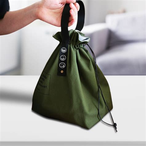 insulated drawstring lunch bag.